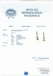 PAIO DI ORECCHINI PENDENTI CON PERLE NATURALI E DIAMANTI  - Asta Gioielli - Associazione Nazionale - Case d'Asta italiane
