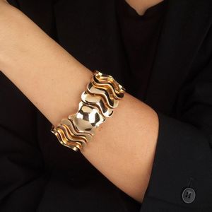 BRACCIALE AD AMPIA FASCIA CON OROLOGIO A SCOMPARSA  - Asta Gioielli - Associazione Nazionale - Case d'Asta italiane
