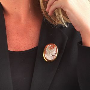 SPILLA CON CAMMEO  - Asta Gioielli - Associazione Nazionale - Case d'Asta italiane