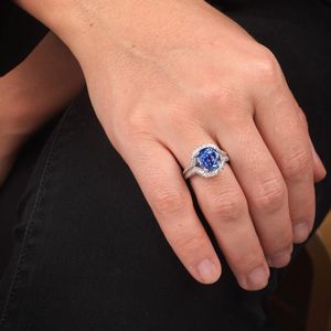 ANELLO CON ZAFFIRO E DIAMANTI  - Asta Gioielli - Associazione Nazionale - Case d'Asta italiane