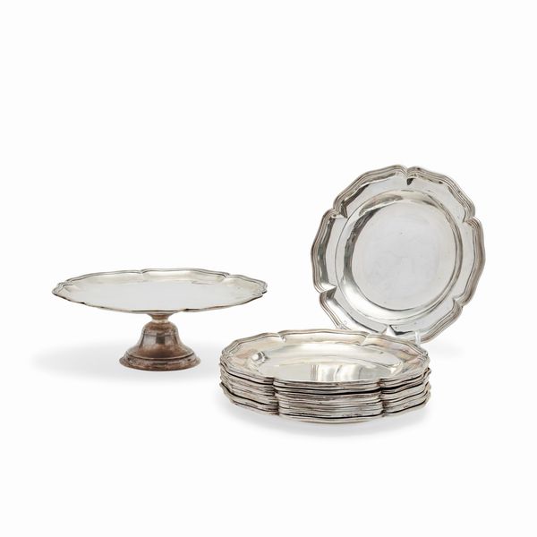 Dodici piatti e un'alzata in argento, Italia, XX secolo  - Asta Gioielli - Associazione Nazionale - Case d'Asta italiane