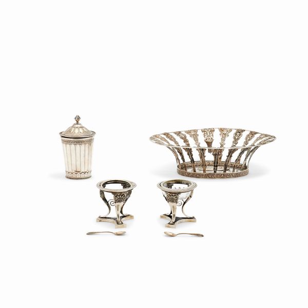 Sei oggetti in argento e vetro, Est Europa, inizi XX secolo  - Asta Gioielli - Associazione Nazionale - Case d'Asta italiane