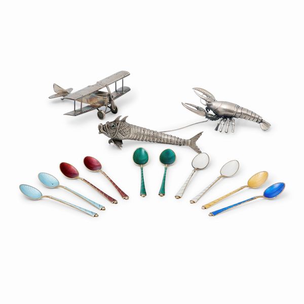 Tre soprammobili in argento e dieci cucchiaini in argento vermeil 925 e smalti  - Asta Gioielli - Associazione Nazionale - Case d'Asta italiane