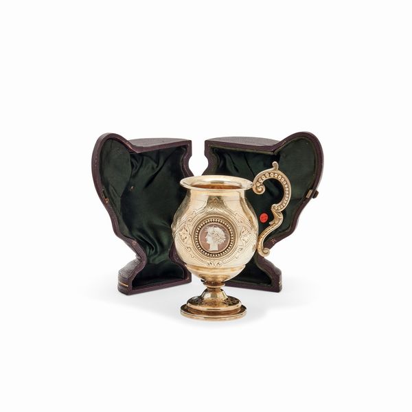 Raffinato bicchiere da battesimo in argento vermeil con cammeo, Londra, met� XIX secolo  - Asta Gioielli - Associazione Nazionale - Case d'Asta italiane