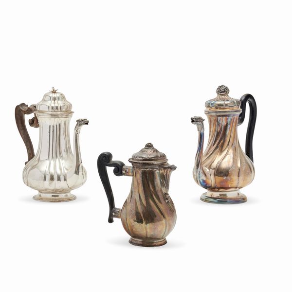 Due caffettiere e una cioccolatiera in argento, Genova, XVIII secolo  - Asta Gioielli - Associazione Nazionale - Case d'Asta italiane