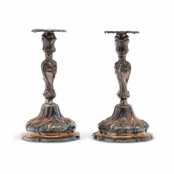 Coppia di candelieri in argento, Genova, XVIII secolo  - Asta Gioielli - Associazione Nazionale - Case d'Asta italiane