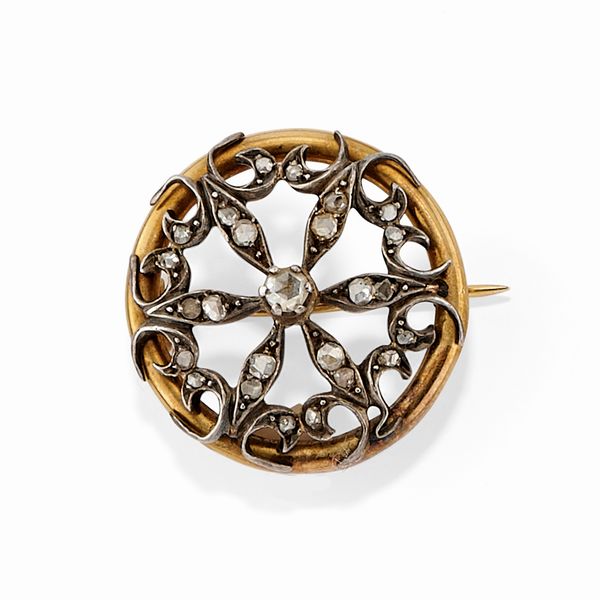 Tre spille e un paio di orecchini in oro giallo 18K, argento, diamanti e rubini  - Asta Gioielli - Associazione Nazionale - Case d'Asta italiane