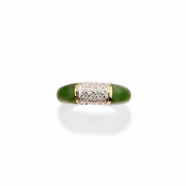 Anello in oro bicolore 18k, giada e diamanti  - Asta Gioielli - Associazione Nazionale - Case d'Asta italiane