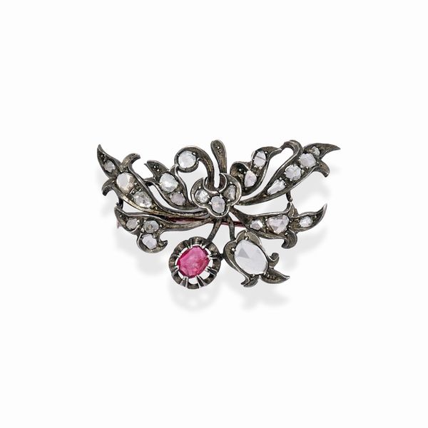 Spilla in argento, oro, diamanti e rubino, XIX secolo  - Asta Gioielli - Associazione Nazionale - Case d'Asta italiane