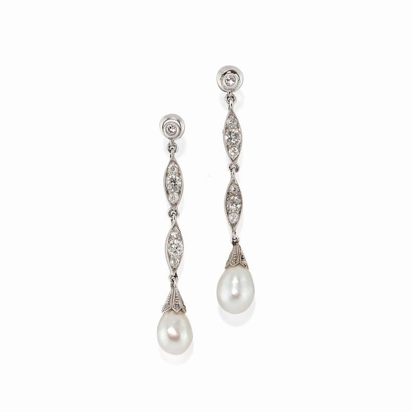 Orecchini in platino, oro bianco 18k, diamanti e perle coltivate  - Asta Gioielli - Associazione Nazionale - Case d'Asta italiane