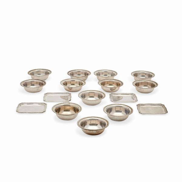 Dodici ciotole e quattro piattini in argento, Italia, XX secolo  - Asta Gioielli - Associazione Nazionale - Case d'Asta italiane