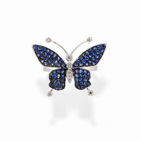 Anello in oro bianco 18k, zaffiri e diamanti  - Asta Gioielli - Associazione Nazionale - Case d'Asta italiane