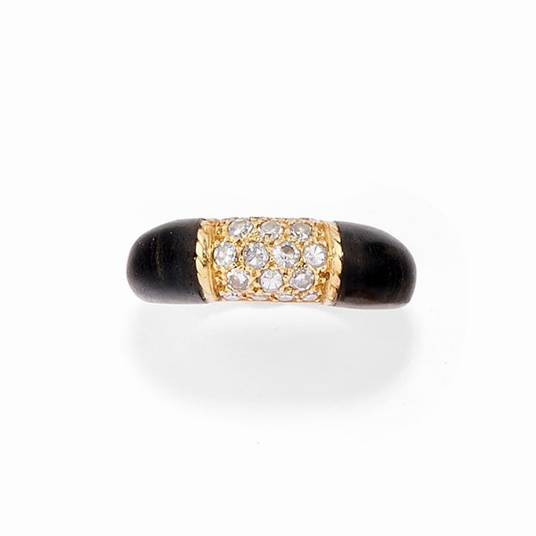 Van Cleef & Arpels : Anello in oro giallo 18k, legno e diamanti  - Asta Gioielli - Associazione Nazionale - Case d'Asta italiane