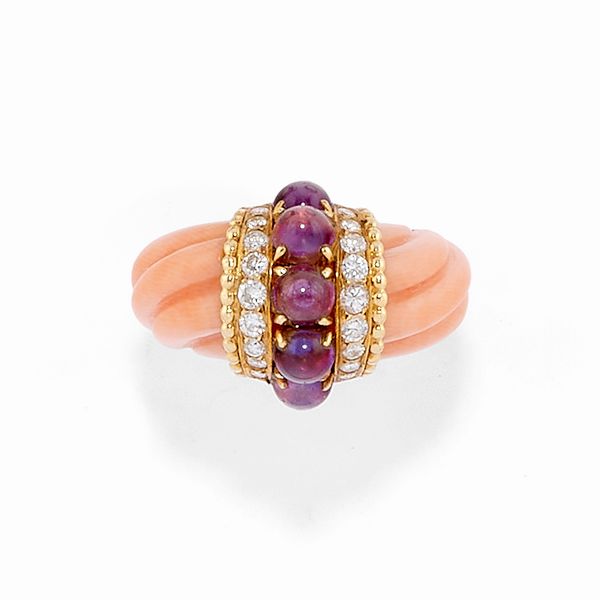 Van Cleef & Arpels : Anello in oro giallo 18k, corallo, ametiste e diamanti  - Asta Gioielli - Associazione Nazionale - Case d'Asta italiane