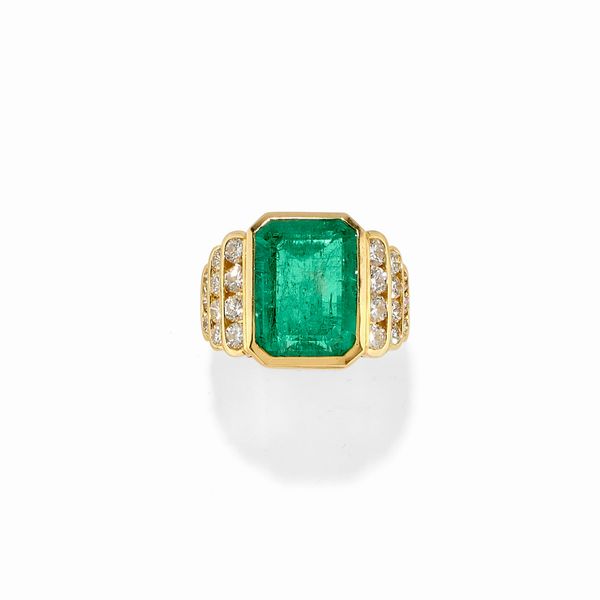 Anello in oro giallo 18k, smeraldo e diamanti  - Asta Gioielli - Associazione Nazionale - Case d'Asta italiane