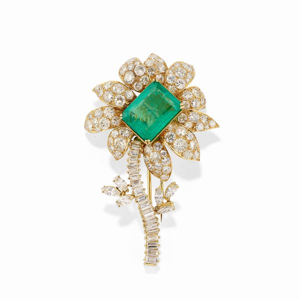 Spilla in oro giallo 18k, diamanti e smeraldo Colombia  - Asta Gioielli - Associazione Nazionale - Case d'Asta italiane