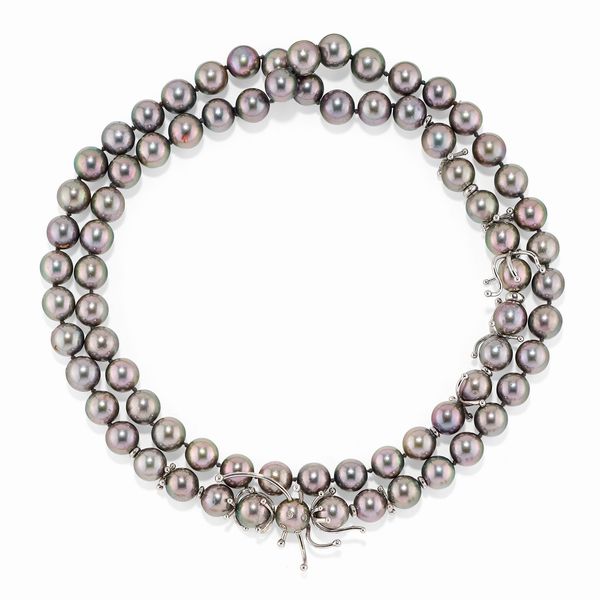 Demi-parure con perle coltivate Tahiti, oro bianco 18k e diamanti  - Asta Gioielli - Associazione Nazionale - Case d'Asta italiane