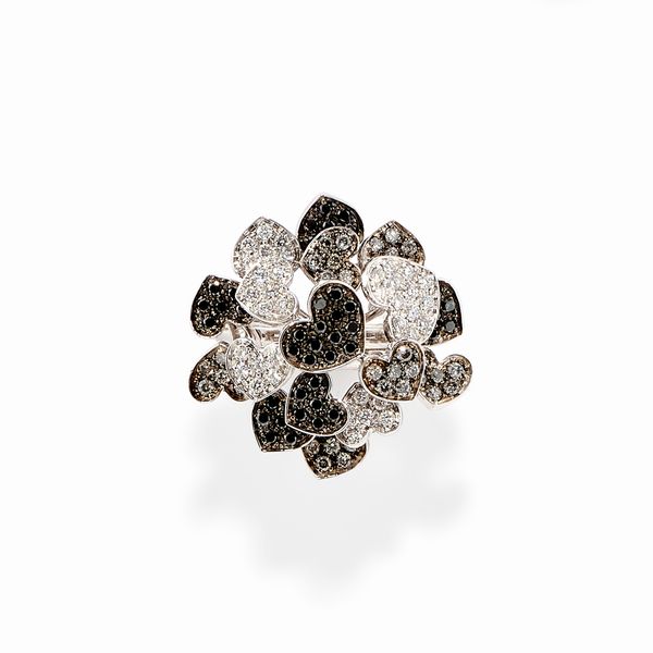 Anello in oro bianco 18k, diamanti neri ed incolori  - Asta Gioielli - Associazione Nazionale - Case d'Asta italiane