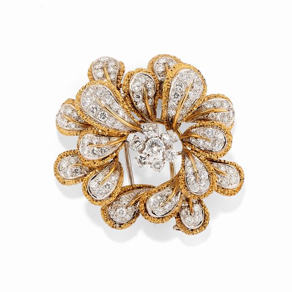 Spilla in oro bicolore 18k e diamanti  - Asta Gioielli - Associazione Nazionale - Case d'Asta italiane