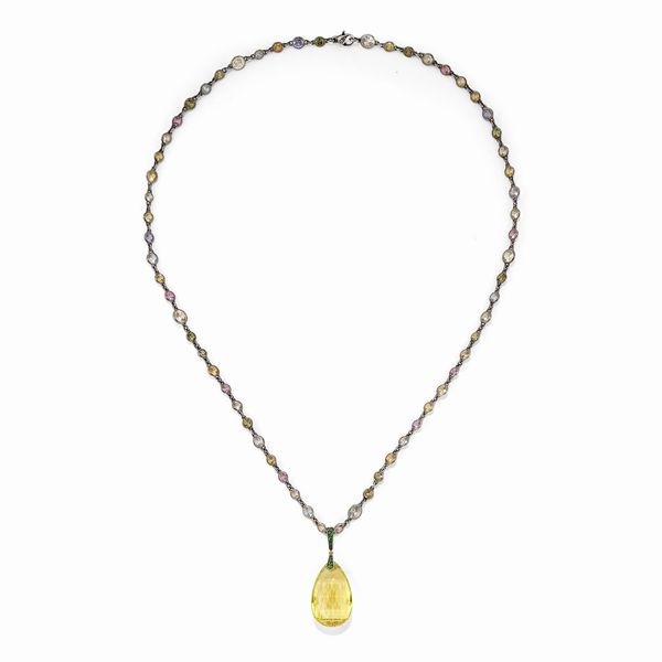 Villa : Collana in oro bianco brunito e giallo 18k, zaffiri, quarzo citrino e tsavoriti  - Asta Gioielli - Associazione Nazionale - Case d'Asta italiane