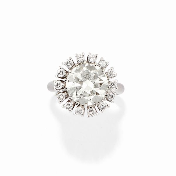 Anello in oro bianco 18k e diamanti  - Asta Gioielli - Associazione Nazionale - Case d'Asta italiane