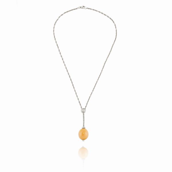 Collana in oro bianco 18K, perla naturale melo e diamanti  - Asta Gioielli - Associazione Nazionale - Case d'Asta italiane