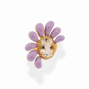 Cinque gioielli in oro bicolore 18k, diamanti, zaffiri, pietre due e smalti  - Asta Gioielli - Associazione Nazionale - Case d'Asta italiane