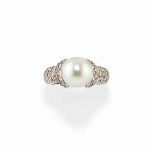 Due anelli in oro bianco 18K, diamanti e perla coltivata  - Asta Gioielli - Associazione Nazionale - Case d'Asta italiane