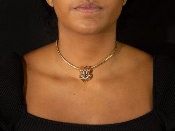 Girocollo Tiffany & Co. a maglia morbida in oro giallo e spilla in oro giallo e rosso  - Asta Gioielli e Orologi - Associazione Nazionale - Case d'Asta italiane