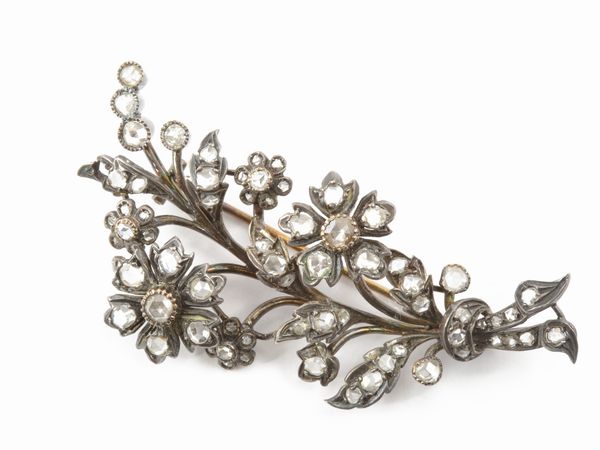 Spilla in oro a basso titolo e argento con diamanti  - Asta Gioielli e Orologi - Associazione Nazionale - Case d'Asta italiane