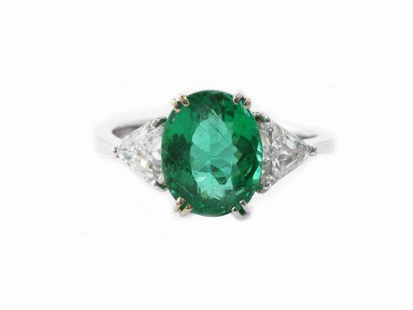 Anello in oro bianco con diamanti e smeraldo  - Asta Gioielli e Orologi - Associazione Nazionale - Case d'Asta italiane
