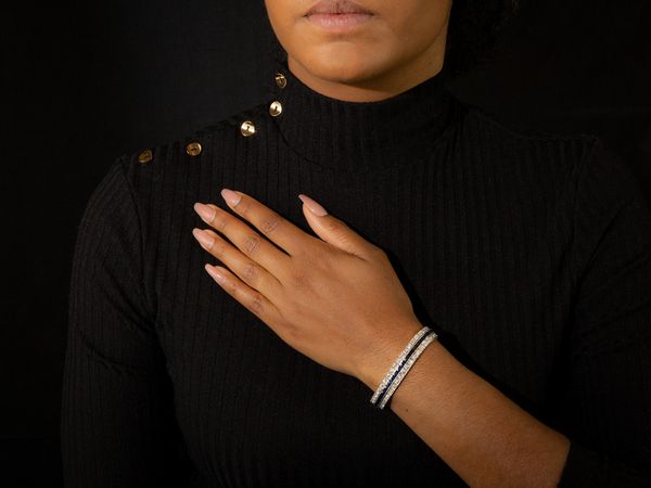 Bracciale in oro bianco, diamanti e pietre blu  - Asta Gioielli e Orologi - Associazione Nazionale - Case d'Asta italiane