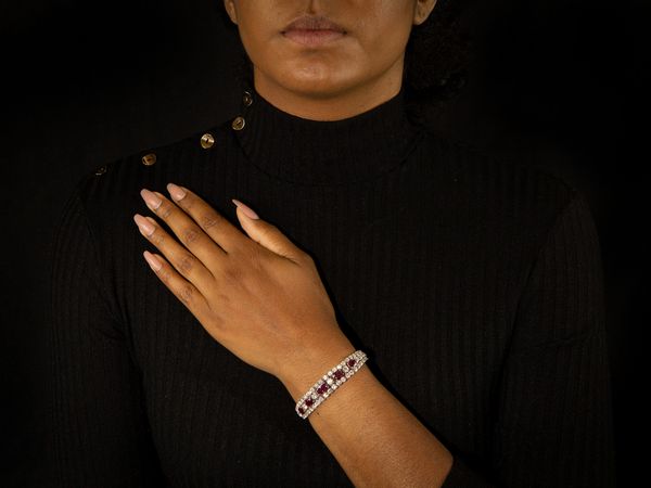 Bracciale tennis in oro bianco con diamanti e rubini  - Asta Gioielli e Orologi - Associazione Nazionale - Case d'Asta italiane