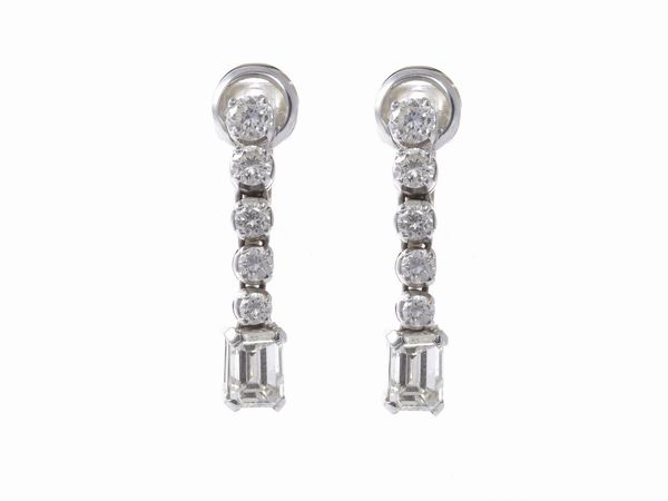 Orecchini pendenti in oro bianco con diamanti  - Asta Gioielli e Orologi - Associazione Nazionale - Case d'Asta italiane