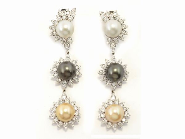 Orecchini pendenti in oro bianco, diamanti e perle South Sea vari colori  - Asta Gioielli e Orologi - Associazione Nazionale - Case d'Asta italiane