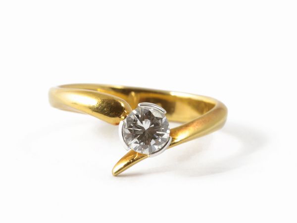 Anello solitario Damiani in oro bianco e giallo con diamante  - Asta Gioielli e Orologi - Associazione Nazionale - Case d'Asta italiane