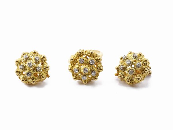 Demi parure anello e orecchini in oro bianco e giallo con diamanti  - Asta Gioielli e Orologi - Associazione Nazionale - Case d'Asta italiane