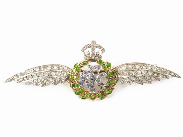 Spilla regimental in oro giallo e platino con diamanti, zaffiri e demantoidi  - Asta Gioielli e Orologi - Associazione Nazionale - Case d'Asta italiane