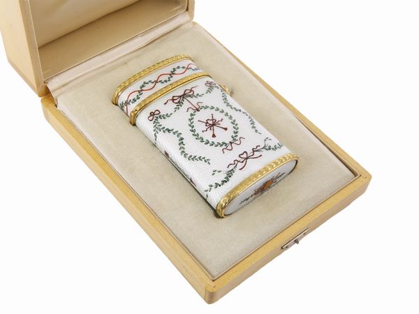 Portasigarette in oro giallo e argento con pietra di luna e smalto bianco  - Asta Gioielli e Orologi - Associazione Nazionale - Case d'Asta italiane