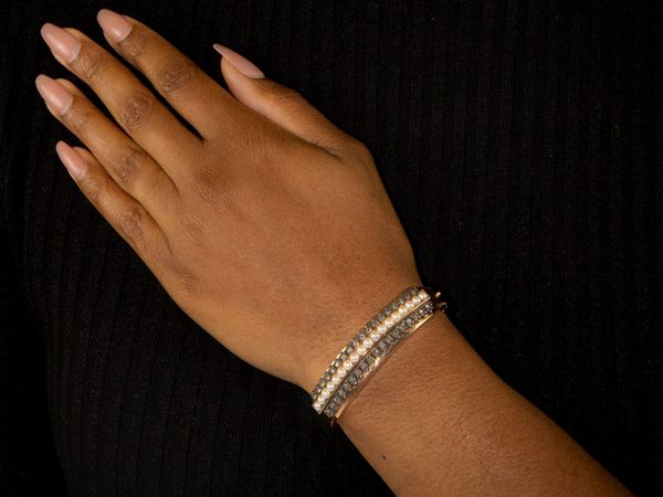 Bracciale rigido in oro rosa e argento con diamanti e perle coltivate  - Asta Gioielli e Orologi - Associazione Nazionale - Case d'Asta italiane