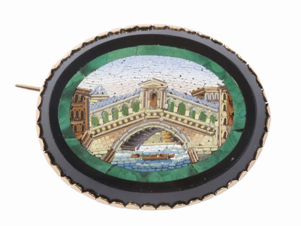 Spilla in oro rosa a basso tiltolo con micromasaico su pasta vitrea nera e malachite  - Asta Gioielli e Orologi - Associazione Nazionale - Case d'Asta italiane