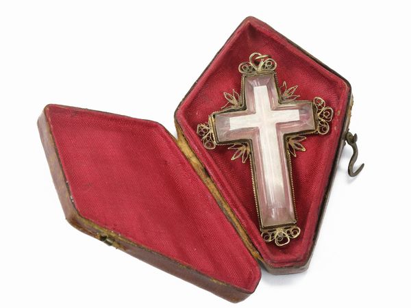 Pendente reliquiario a croce in argento dorato con cristalli di rocca  - Asta Gioielli e Orologi - Associazione Nazionale - Case d'Asta italiane