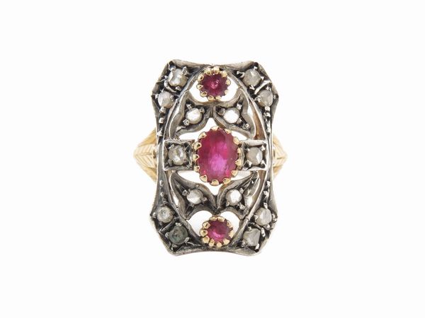 Anello in oro giallo e argento con diamanti e rubini  - Asta Gioielli e Orologi - Associazione Nazionale - Case d'Asta italiane
