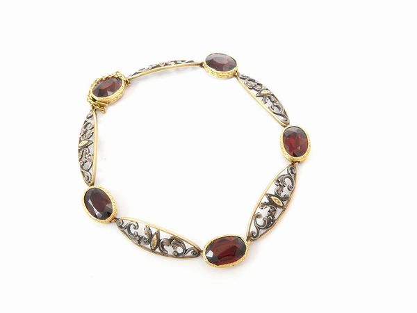 Bracciale in oro giallo e argento con granati  - Asta Gioielli e Orologi - Associazione Nazionale - Case d'Asta italiane