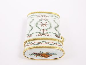 Portasigarette in oro giallo e argento con pietra di luna e smalto bianco  - Asta Gioielli e Orologi - Associazione Nazionale - Case d'Asta italiane