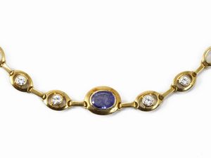 Girocollo in oro giallo con diamanti e intaglio su zaffiro  - Asta Gioielli e Orologi - Associazione Nazionale - Case d'Asta italiane