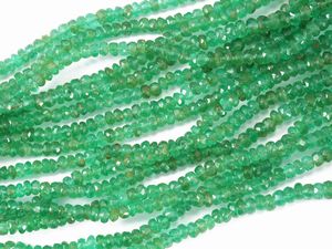 Collana di quindici fili di smeraldi sfaccettati con fermezza in oro giallo  - Asta Gioielli e Orologi - Associazione Nazionale - Case d'Asta italiane