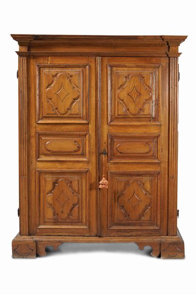 Armadio Luigi XIV in noce. Genova, XVIII secolo  - Asta Dimore italiane | Cambi Time - Associazione Nazionale - Case d'Asta italiane