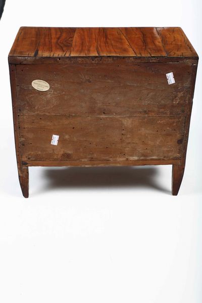 Modello di cassettone Luigi XVI lastronato in essenze varie. Napoli, XVIII secolo  - Asta Dimore italiane | Cambi Time - Associazione Nazionale - Case d'Asta italiane