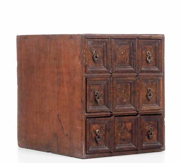 Interno di antico monetiere  - Asta Dimore italiane | Cambi Time - Associazione Nazionale - Case d'Asta italiane